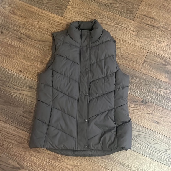 Women’s Medium GAP Vest - Picture 1 of 1